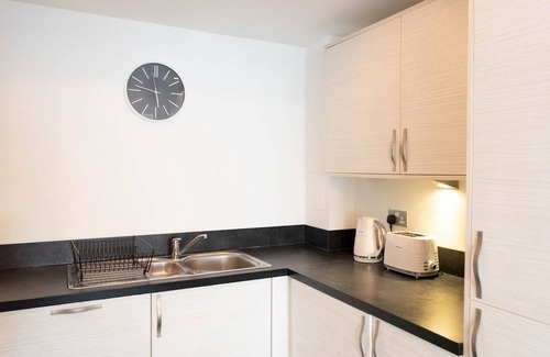 Renfrew Apartment | Pass the Keys | Lovely, comfortable 2-bed Braehead - free parking