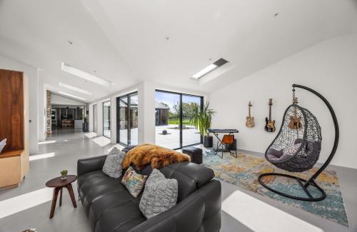 Plumpton Green House | Pass The Keys Luxury Retreat with Countryside Views