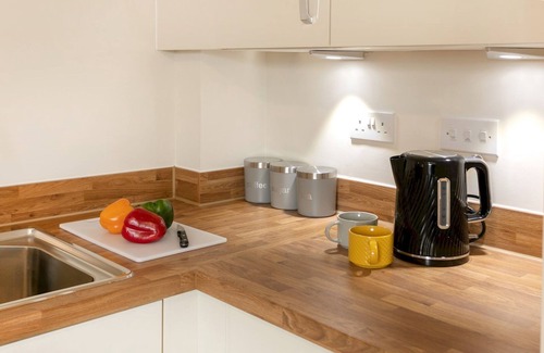 Bramcote Apartment | Pass the Keys | Luxurious 2-Bed Nottingham Retreat with Parking