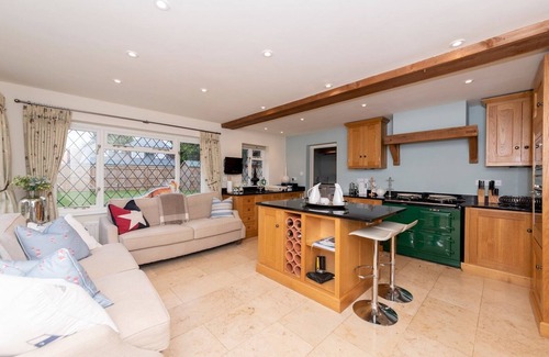 Henley House | Pass the Keys | Luxurious Country House with Cinema Games Room