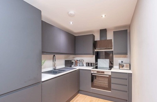 Harehills Apartment | Pass the Keys | Luxurious Retreat with Workspace
