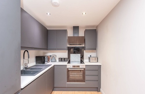 Harehills Apartment | Pass the Keys | Luxurious Retreat with Workspace
