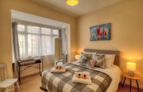 Portsmouth House | Pass the Keys Luxury 2 bed house in quiet Baffins area, sleeps 5