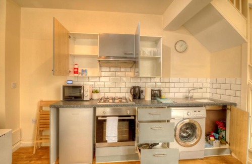 Portsmouth House | Pass the Keys Luxury 2 bed house in quiet Baffins area, sleeps 5