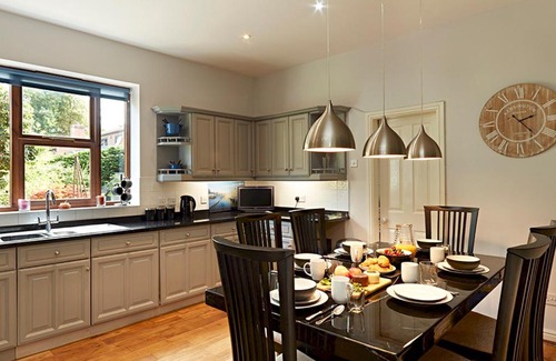 Shrewsbury House | Pass the Keys Luxury 5 bedroom Riverside home in town centre