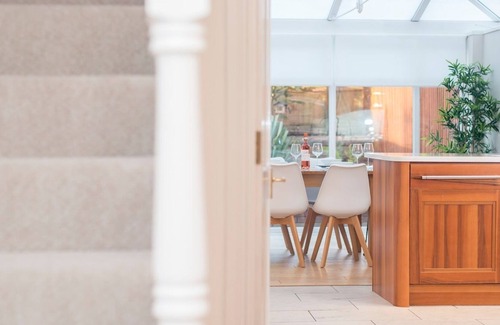 Thornhill House | Pass the Keys | Luxury spacious 3Bed home close to City/Stadiums