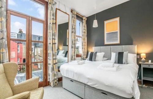 Earlsfield House | Pass the Keys - Mediterranean Garden Home