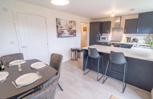 Edwalton House | Pass the Keys Modern 3-Bed Home with Garden & Free Parking