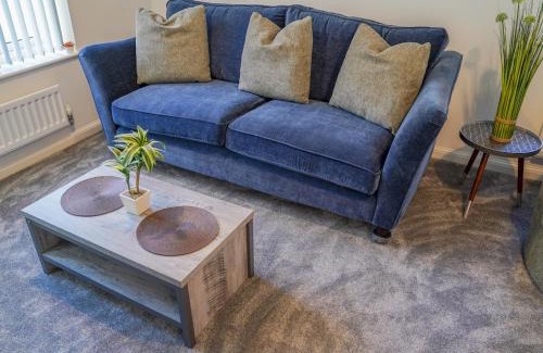 Edwalton House | Pass the Keys Modern 3-Bed Home with Garden & Free Parking