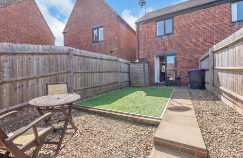 Telford House | Pass the Keys Modern Bright Home Bunk Beds GardenParking