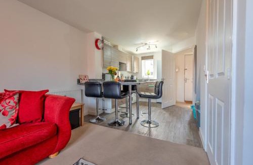 Telford House | Pass the Keys Modern Bright Home Bunk Beds GardenParking