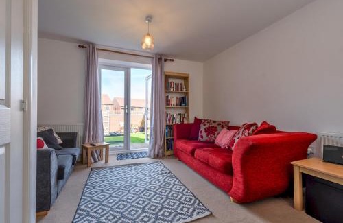 Telford House | Pass the Keys Modern Bright Home Bunk Beds GardenParking