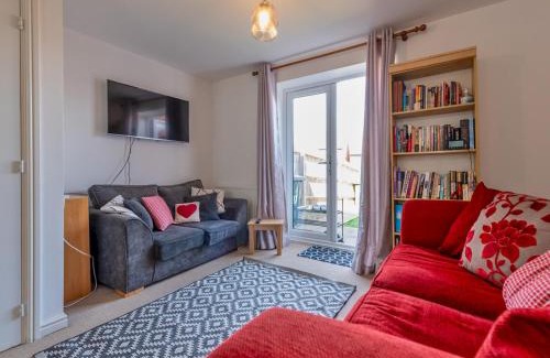Telford House | Pass the Keys Modern Bright Home Bunk Beds GardenParking