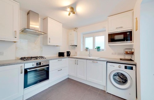 Trumpington House | Pass the Keys Modern & Spacious 1 Bed Terrace with Free Parking