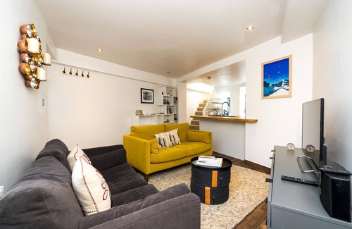 Canonbury House | Pass the Keys | Modern & Stylish Garden Home in Islington