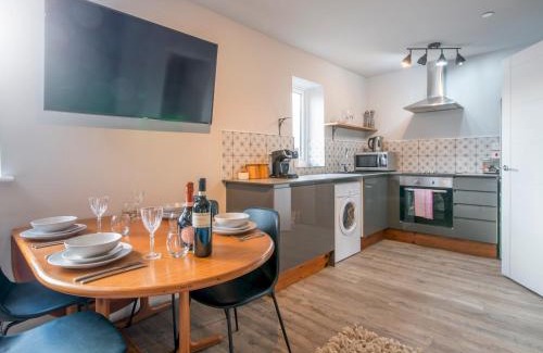 Roath House | Pass the Keys NEW Stylish & Elegant 2 Bed Apartment in the City!