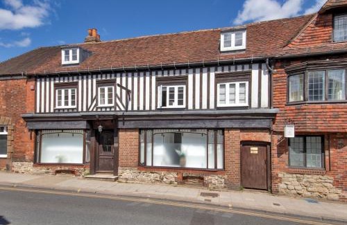 Sevenoaks Apartment | Pass the Keys Newly renovated flat Sevenoaks High Street