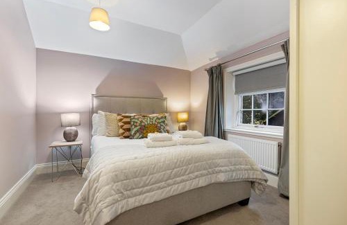 York House | Pass the Keys No. 6 - Wisteria Cottage