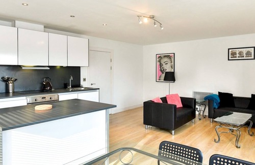 Atlantic Wharf Apartment | Pass the Keys | Perfectly Located 2 Bed Flat