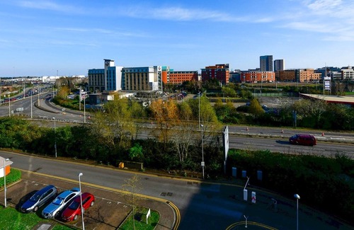 Atlantic Wharf Apartment | Pass the Keys | Perfectly Located 2 Bed Flat