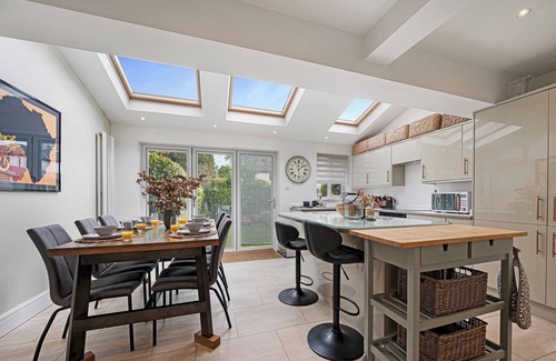 Didsbury House | Pass The Keys Picture Perfect Haven in Didsbury Village - Free Parking & EV Station