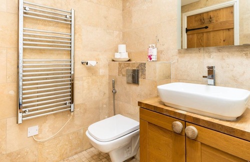 Warwick House | Pass the Keys | Quality Rural 2 Bed Cottage Retreat