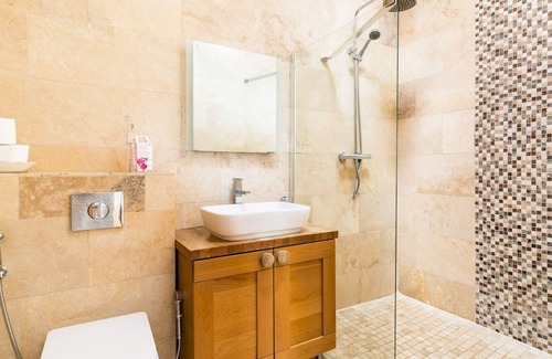 Warwick House | Pass the Keys | Quality Rural 2 Bed Cottage Retreat