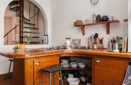 Earlsfield House | Pass the Keys | Quirky home & private garden