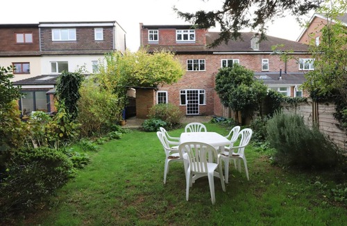 Oxford House | Pass the Keys | Real Oxford Family Home + Garden - Sleeps 6