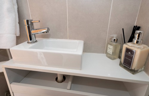 Shrewsbury House | Pass the Keys | Rose Cottage a charming 3 bedroom getaway