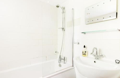Little Witcombe House | Pass the Keys Rural Retreat in Rowington, Warwickshire