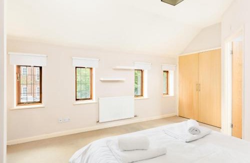 Leamington Spa House | Pass the Keys Self Contained 1 Bed Coach House