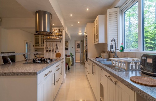 Giltbrook House | Pass the Keys | Serenity Cottage: A Cozy Retreat in Nottingham