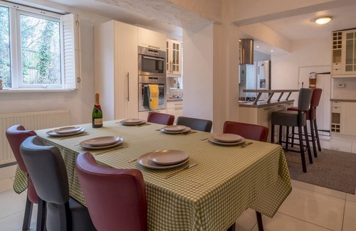 Giltbrook House | Pass the Keys | Serenity Cottage: A Cozy Retreat in Nottingham