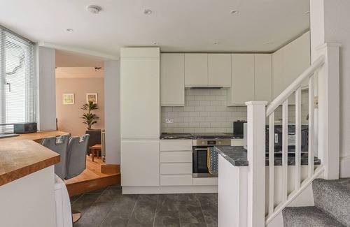Bray on Thames House | Pass the Keys | Spacious 1-bed Flat with Parking near River Thames
