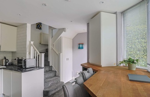 Bray on Thames House | Pass the Keys | Spacious 1-bed Flat with Parking near River Thames