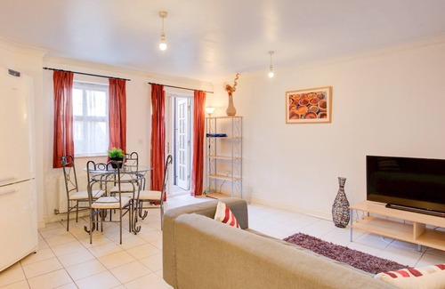 Rusholme Apartment | Pass the Keys |Spacious apartment for 2 free parking