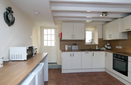 Benllech House | Pass the Keys | Spacious Cottage in central Benllech with parking