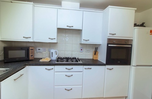 Hatfield House | Pass the Keys | Spacious 4-Bedroom Home | Prime Hatfield Location