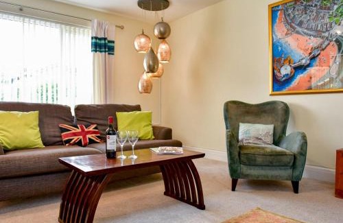 Barry House | Pass the Keys Spacious 4 Bedroom home with Parking Garden