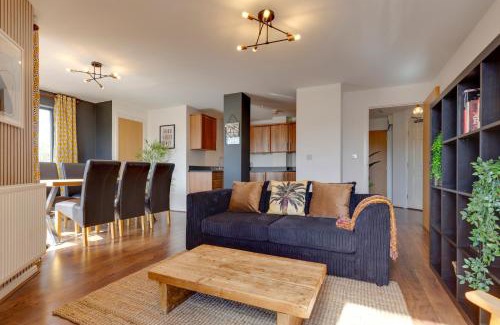 Girton Apartment | Pass the Keys Spacious and Modern Flat with own Car Park