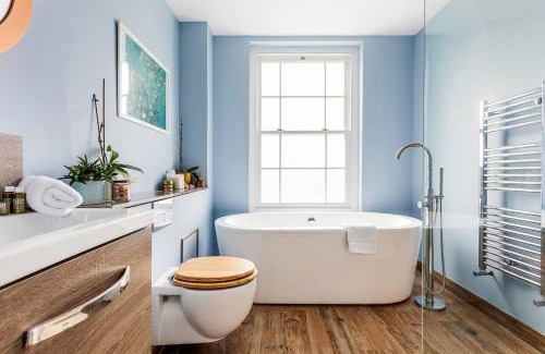 Camberwell Green House | Pass the Keys Spacious Camberwell house 30min bus Central London