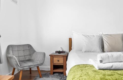 Havering House | Pass the Keys Spacious Garden Family House - Marks Gate