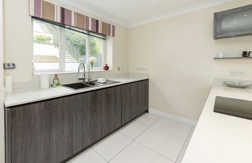 Caversham House | Pass the Keys | Spacious & Peaceful Family Home in Emmer Green