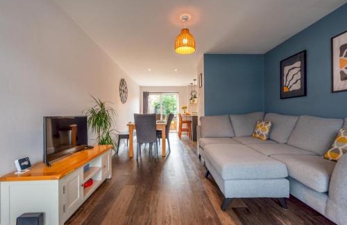 Stafford House | Pass the Keys Spacious Stylish 3BR Stafford – Ideal Getaway