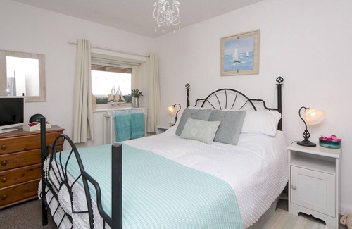 Malltraeth House | Pass the Keys | Stone built Cosy Cottage
