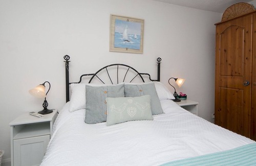 Malltraeth House | Pass the Keys | Stone built Cosy Cottage