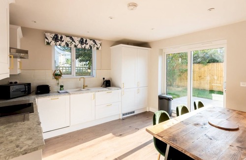 Bridgwater House | Pass the Keys | Stunning 3 Bedroom Home with Free Parking