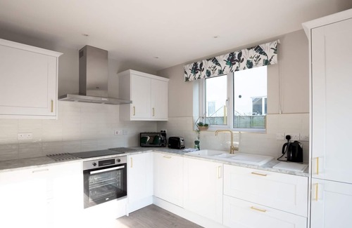 Bridgwater House | Pass the Keys | Stunning 3 Bedroom Home with Free Parking