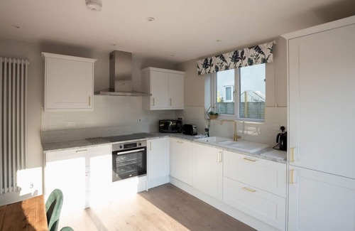 Bridgwater House | Pass the Keys | Stunning 3 Bedroom Home with Free Parking